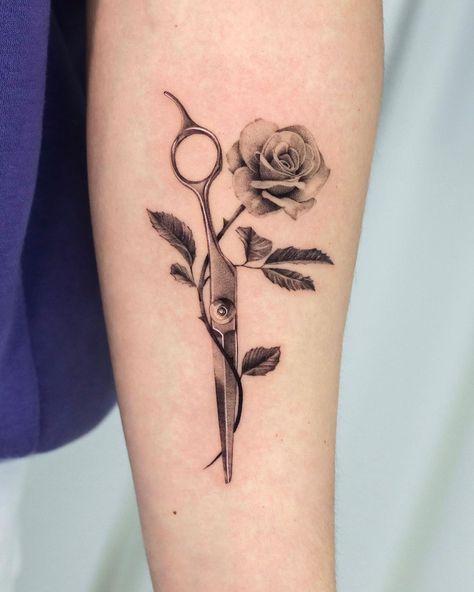 Hair Scissor Tattoos, Cosmetology Tattoos, Hairdresser Tattoos, Hairstylist Tattoos, Sewing Tattoos, Mangas Tattoo, Barber Tattoo, Tattoo Signs, Chest Tattoos For Women