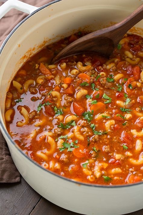 Beef And Tomato Macaroni Soup, Tomato Macaroni Soup, Tomato Macaroni, Macaroni Soup Recipes, Vegetable Soup Crock Pot, Goulash Soup, Soup Beef, Campbells Soup Recipes, Vegetable Soups