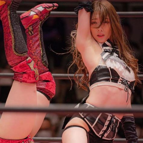 Japanese Wrestling, Women Wrestling, Studio Photography Poses, Female Pose Reference, Body Reference Poses, Figure Poses, Human Poses Reference, Dynamic Poses, Cool Poses