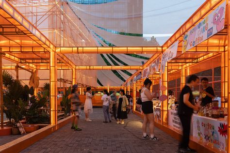 UAO design's wuhan tiandi market opens to the sky in china Roof Shapes, Island Villa, Temporary Structures, Commercial Street, Roof Tent, Architecture Magazines, Urban Fabric, Outdoor Market, Street Design