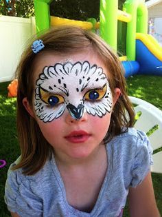 easy owl face paint - like how the eyes cover the eyelids Face Paint Easy For Kids, Owl Face Paint, Maquillage Harry Potter, Face Paint Easy, Mask Face Paint, Animal Face Paintings, Hogwarts Party, Harry Potter Face, Owl Face