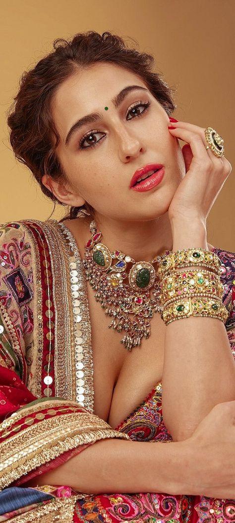 Rashi Singh, Actress Without Makeup, Hot Poses, Sara Ali Khan, Indian Bridal Fashion, Hot Women Dress, Seductive Clothes, Face Images, Ali Khan