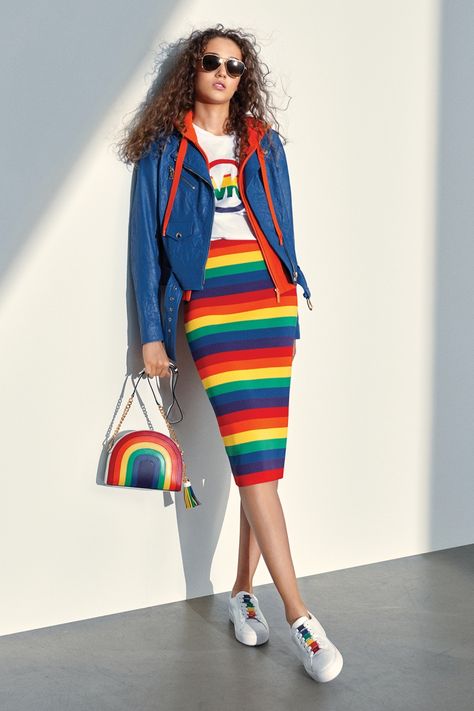 Rainbow Converse, Rainbow Jeans, Pride Parade Outfit, Pride 2023, Rainbow Clothes, Rainbow Skirt, Rainbow Outfit, Womens Outfits, Hoodie Logo