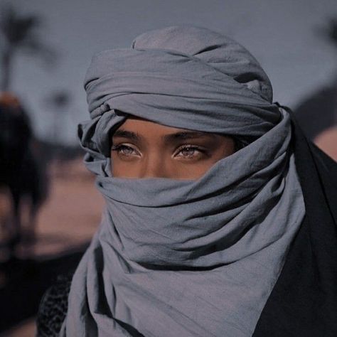 Arabian Nights Aesthetic, Desert Aesthetic, Arabian Night, Arabian Women, Arab Culture, Arabian Beauty Women, Arab Beauty, Arab Women, Princess Aesthetic