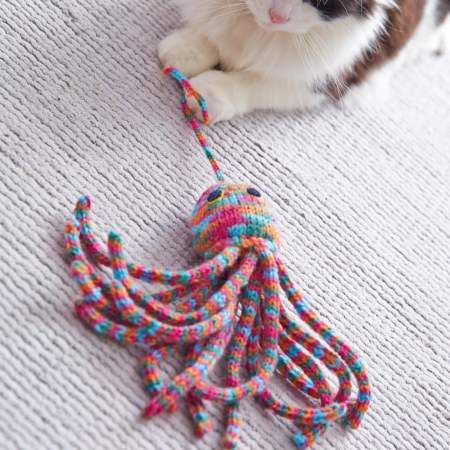 Jellyfish Cat Toy Crochet Octopus Cat Toy, Cat Toys Knitting Pattern, Cat Toy Knitting Pattern, Knitting Cat Toys, Diy Yarn Cat Toys, Cat Crochet Toy, Crochet Toy For Cat, Free Knitted Cat Toy Patterns, Knitted Cat Toys Free Pattern