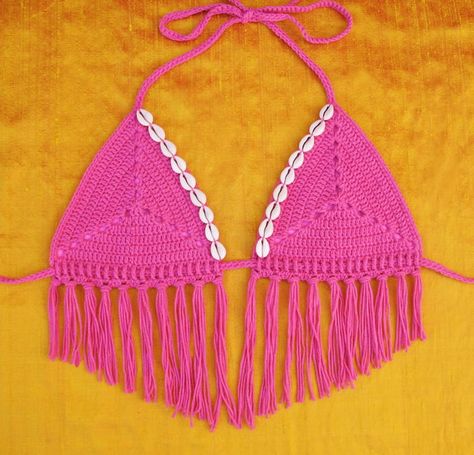 Sand Dollar DIY Bikini Top | Welcome to the crochet beach party with this unique crochet bikini top pattern. Crochet Sand Dollar, Tops A Crochet, Crochet Halter Top Pattern, Clothing Projects, Crochet Bathing Suits, Bikinis Crochet, Crochet Crop Top Pattern, Crochet Swimwear, Crochet Halter