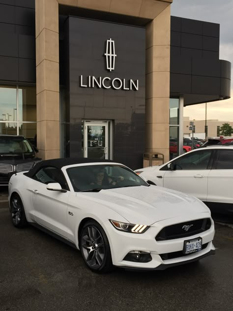 White Mustang, Ford Mustang Ecoboost, Mustang Ecoboost, Ford Mustang Convertible, First Cars, Ford Mustang Car, Girly Car, Lux Cars, Mustang Convertible