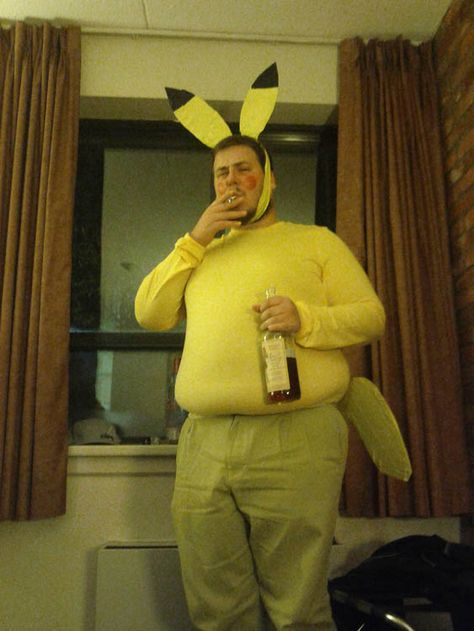 gotta catch em all Low Effort Halloween Costume, Guy Halloween Costumes, Pokémon Costume, Best Female Halloween Costumes, Pokemon Halloween Costume, Despicable Me Costume, Outfits For Big Men, Gangster Costumes, Old Lady Costume