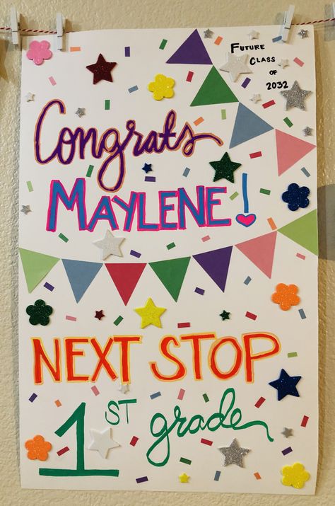 Kindergarten Graduation Poster Ideas, Congratulations Banner, Graduation Poster, School Poster, Poster Diy, Kindergarten Graduation, School Posters, Cool Posters, Primary School