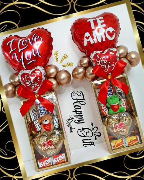 Cajitas especiales para ti San Valentin 2021 Siguenos @happygift_regalos Mini Arrangements, Valentine Gift Baskets, Candy Gift Box, Valentine Candy, Candy Bouquet, Valentine's Day Diy, Candy Boxes, Chocolate Gifts, Valentines Diy