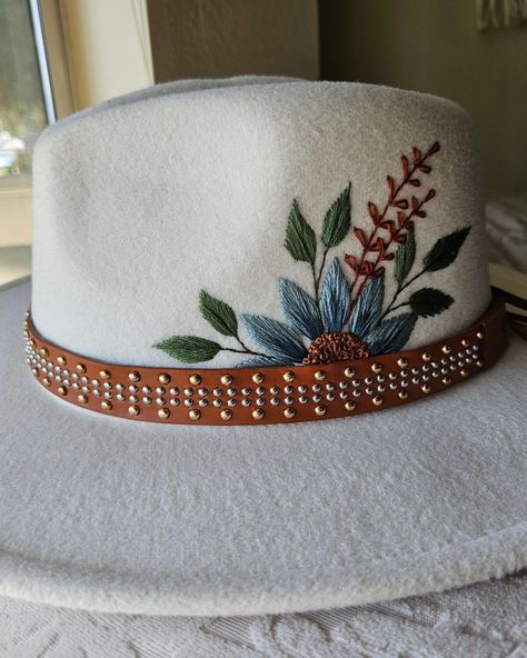 The finished hat! I'm super proud of this piece as I've always wanted to embroider this type of hat. My hand and fingers definitely took a meeting while embroidering this material, but I think it was worth it. I did finish one more hat before I left for my trip so I can't wait to show you that one too! What do you think? . . . . . . . . . #embroidereverything #embroiderersofinstagram #hats #fiberartist #floralart #loveflorals #miniatureembroideryartist Embroidered Wide Brim Hat, Embroidered Fedora Hat, Hand Embroidery On Hats, Felt Hat Embroidery, Embroidered Hat Diy, Embroidered Felt Hat, Embroidery Hat Ideas, Hand Embroidered Hat, Embroidered Beanie Diy