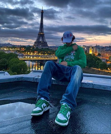 Ig Poses For Guys, Aesthetic Instagram Pictures Men, Guys Photoshoot Ideas, Men Instagram Photos, Europe Photoshoot, Poses For Insta, Trap Style, Paris Streetwear, Paris Photo Ideas