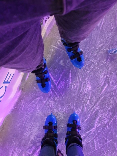 Couple Goal Ice Skating, Ice Skating Pics With Boyfriend, I’ve Skating Date, Ice Skating Boyfriend, Winter Relationship Goals, Winter Relationship Aesthetic, Ice Skating Couple Aesthetic, Couple Ice Skating Aesthetic, Ice Skating Date Aesthetic