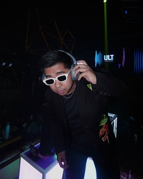 Level up your listening experience with the new Sony ULT WEAR Headphones. This will definitely bring the party vibes no matter where I go. 🖤🪩🪅 @sonyphinc #SonyPH #ULTPowerSound #ULTSeries #SonyPhULTKickoffParty Wear Headphones, Level Up, Headphones, Matter, Bring It On, How To Wear