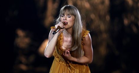 Taylor Swift spoke out after one of her Brazilian fans died shortly before her Eras Tour concert. “I can’t believe I’m writing these words but it is with a shattered heart that I say we lost a fan earlier tonight before my show,” Swift, 33, wrote via Instagram Story on Friday, November 17. “I can’t […] Taylor Pics, Red Taylor, Taylor Swift Album, Swift 3, Taylor Swift Pictures, Taylor Alison Swift, Eras Tour, Aesthetic Photo, The Age