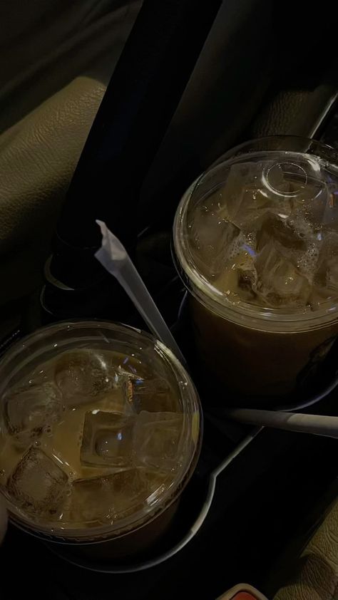 Tim Hortons Iced Coffee, Aesthetic Coffee Pictures, Coffee Snap, Aesthetic Food Photography, Aesthetic Story Ideas, Coffee Pic, Coffee Night, Iced Coffee Aesthetic, Coffee Pics