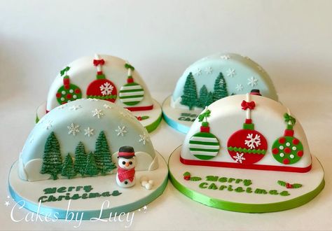 Half Cake Decorating Ideas, Half Christmas Cake Decoration, Half Circle Cake, Simple Christmas Cake Designs, Christmas Cake Ideas Fondant, Christmas Cake Designs Fondant, Fondant Christmas Cake, Half Christmas, Xmas Sweets