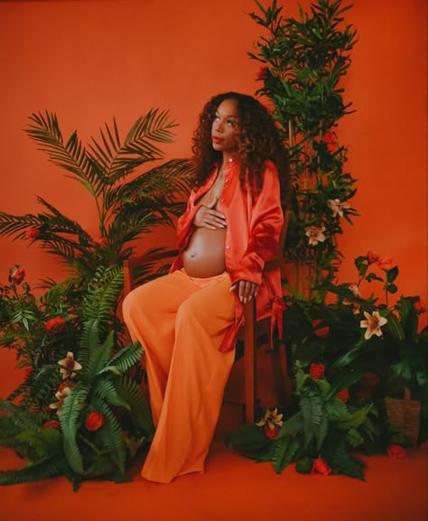 Early Maternity Shoot, Colorful Maternity Shoot, Maternity Photography Jeans Outfit, Thirtea Party, Maternity Photoshoot Ideas Black Women, Black Women Maternity Shoot, Maternity Shoot Black Women, 2023 Manifestation, Boho Maternity Photos