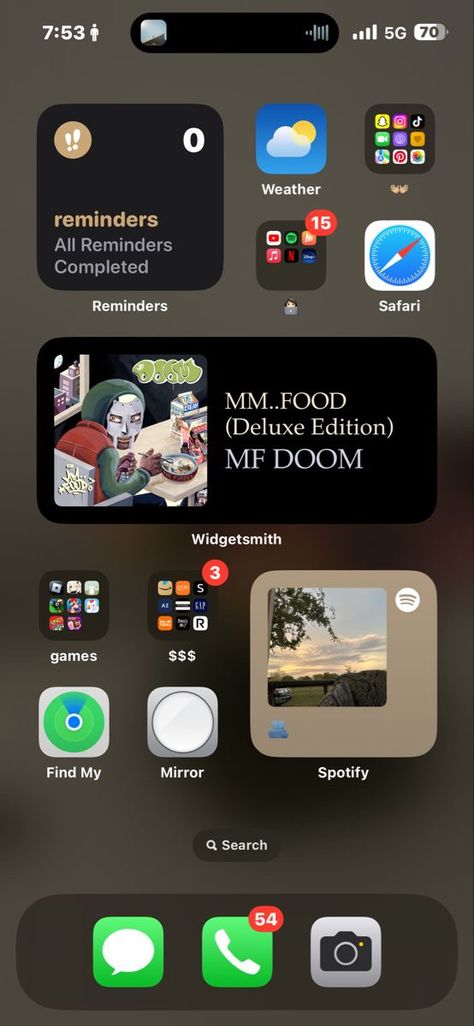 Decorated Homescreen, Iphone App Organization Layout, Iphone 15 Home Screen, Ios17 Homescreen Ideas, Iphone 15 Home Screen Ideas, Clean Home Screen, What’s On My Iphone, Ios 17 Home Screen Ideas, Iphone Set Up Ideas Homescreen