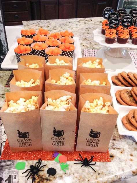 Cool Halloween Ideas Decoration, Halloween Town Birthday Party, Fall House Party Ideas, Halloween Treats Table Party Ideas, Halloween Class Party Food Ideas, Halloween Food Station, Resident Halloween Party, Halloween Station Ideas, Trick Or Treat Snack Ideas