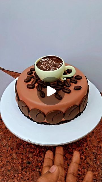 Cafe Cakes Ideas Coffee Shop, Coffee Cup Cake, Coffee Cake Decoration, Chocolate Cake Images, Coffe Mug Cake, Chocolate Cake Toppers, Frosting Ideas, Pinterest Cake, Mini Bundt Cakes