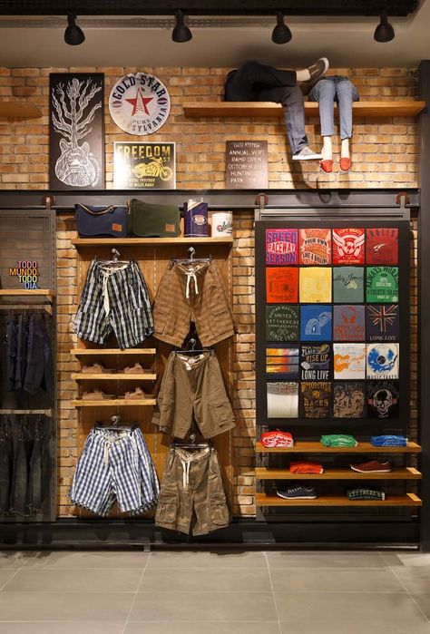 Clothing Store Displays, Retail Store Interior Design, Clothing Store Interior, Clothing Store Design, Retail Interior Design, Store Design Boutique, Retail Store Interior, Clothing Displays, Showroom Interior Design