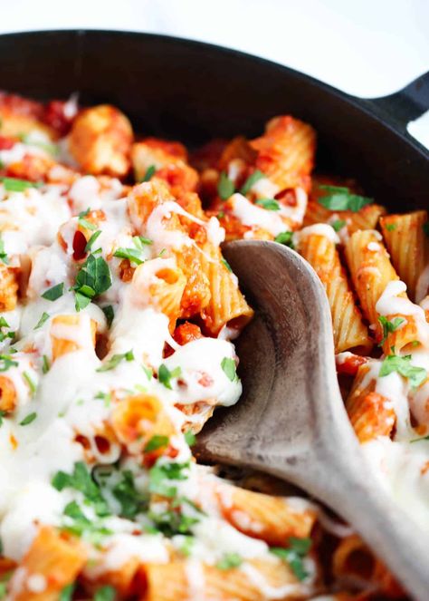 One pot chicken parmesan pasta is a true comfort meal composed of delicious Italian flavors including seasoned chicken, pasta, sauce, and lots of cheese! It's all the best parts of a classic chicken parm made into a 30-minute one-pan meal! One Pot Chicken Parmesan Pasta, One Pot Chicken Parmesan, Chicken Pasta Sauce, Creamy Parmesan Chicken, Roasted Veggies In Oven, Chicken Parmesan Recipe Easy, Leftover Chicken Breast, Chicken Parmesan Pasta, Chicken Parmigiana