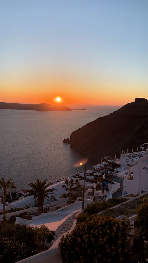 Sunset Santorini, Santorini Sunset, Beach Sunset Wallpaper, Travel Picture Ideas, Flowers Photography Wallpaper, Sunset Background, Sunset Sea, Pretty Landscapes, Sunset Landscape