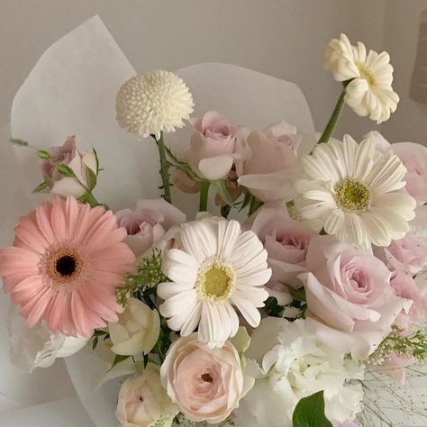 Simple Wedding Bouquets, Soft Pink Theme, Flowers Bouquet Gift, Nothing But Flowers, Flower Therapy, Pink And White Flowers, Flower Planters, Beautiful Bouquet, Flowers Nature