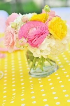 Lemonade Party Baby Shower Ideas Spring, Party Lemonade, Lemonade Stand Birthday, Lemonade Stand Party, Pretty Tablescapes, Spring Luncheon, Lemon Birthday, Pink Lemonade Party, Sunshine Baby Showers