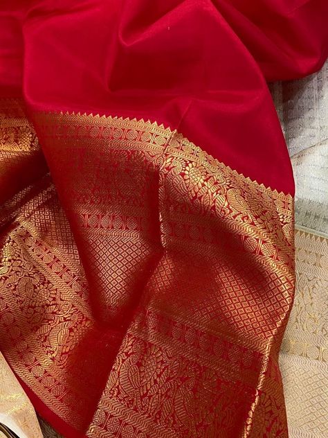 Bride Saree, Reception Outfits, Formal Saree, Kanjivaram Sarees Silk, Bride Attire, Indian Designs, Simple Saree Designs, Indian Bridal Sarees, Minecraft Pictures