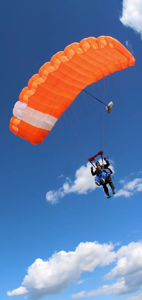 Skydiving Pictures, Heli Skiing, Hang Gliding, Amusement Park Rides, Carnival Rides, Ice Climbing, Adventure Bucket List, Parasailing, Skydiving