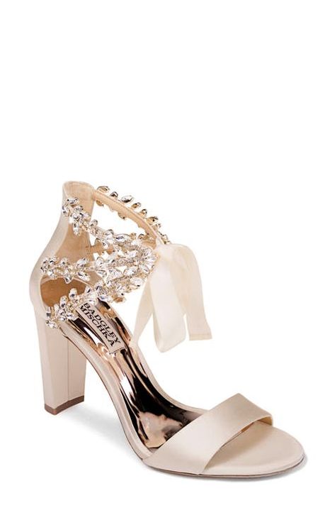 Country Shoes, Wedding Shoes Bride, Atelier Versace, Naeem Khan, Wedding Shoes Heels, Wedding Heels, Bride Shoes, Evening Shoes, Marchesa