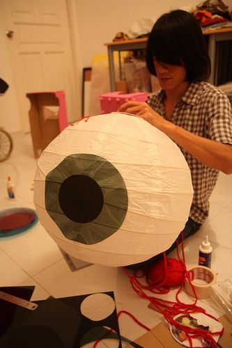 Halloween Kid Games, Paper Lanterns Diy, Bd Art, Monster Costumes, Spooky Costumes, Lantern Ideas, Halloween Eyeballs, Halloween Lanterns, Diy Halloween Costume