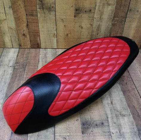 Diy Bicycle Seat Cover, Motor Pcx, Bike Seat Design, Scooter Seat Cover, Motorcycle Seats Ideas, Car Sit Cover Design, Custom Motorcycle Seats Design, Honda Scooter, Honda Scooters