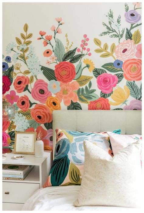 Rifle Paper Co. Garden Party Wallpaper in Bedroom Macbeth Project, Kid Bathrooms, House Porch, Flower Mural, Porch Colors, Bedroom Redo, Bedroom Updates, Wall Painting Decor, House With Porch