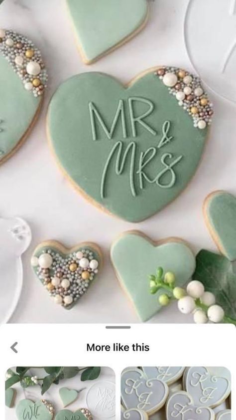 Wedding Royal Icing Cookies Ideas, Fancy Cookies Wedding, Cute Wedding Cookies, Decorated Wedding Cookies Simple, Royal Iced Wedding Cookies, Bridal Shower Cookie Ideas, Decorated Cookies For Wedding, Frosted Wedding Cookies, Wedding Cutout Cookies