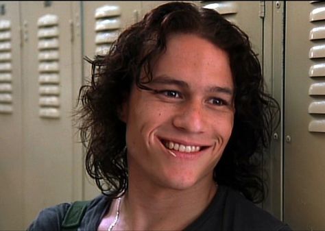 13 Reasons No Man Will Ever Come Close To Heath Ledger In “10 Things I… Heath Ledger Smile, 10 Things I Hate About You, Photographie Portrait Inspiration, Gary Oldman, Heath Ledger, Actrices Hollywood, Michael Fassbender, Film Serie, Dream Guy