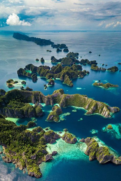 West Papua, Dream Places, Dream Travel Destinations, Palawan, Beautiful Ocean, Island Travel, Tropical Islands, Beautiful Places To Travel, Travel Inspo