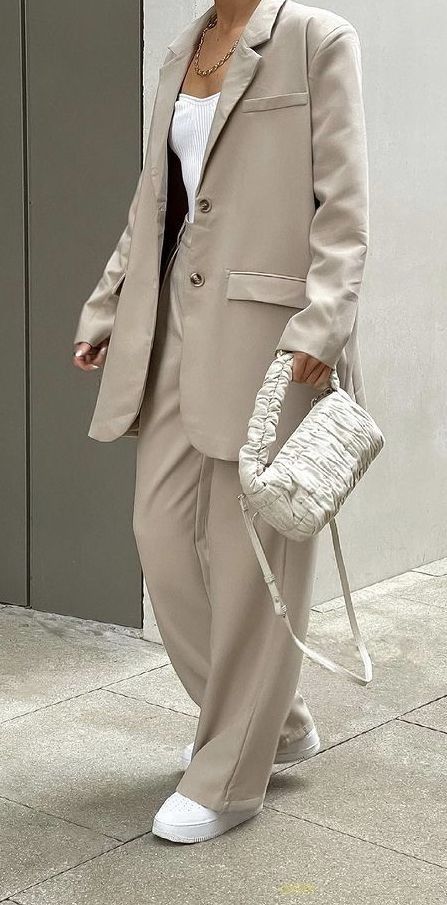 Cream Suits Women, Court Outfits, Cream Blazer Outfit, Bad Inspo, Court Outfit, York Outfits, Suits And Sneakers, Pantsuits For Women, Makeup Studio