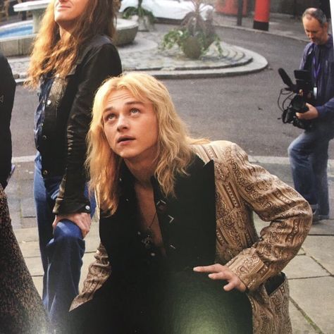 Ben Hardy alias Roger Taylor in Bohemian Rhapsody 2018 Snack Wall, Roger Taylor Queen, Ben Hardy, Roger Taylor, Queen Band, Killer Queen, Mötley Crüe, Save The Queen, Bohemian Rhapsody