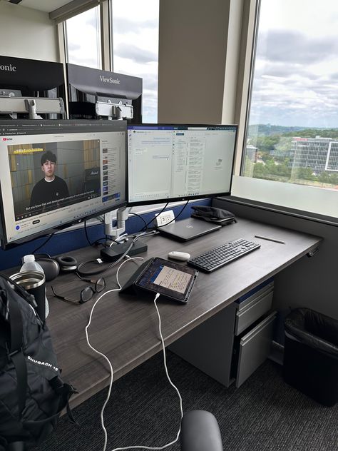 Engineering Desk Setup, Software Engineer Office, Macbook Setup, Study Setup, Farm Hacks, Trunk Or Treat Ideas, Computer Desk Setup, Home Studio Setup, Desktop Setup