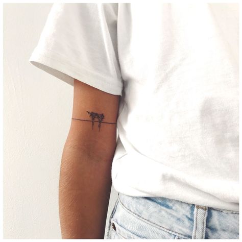 Carrot Tattoo, Tattoo In Memory, Botanisches Tattoo, Bracelet Tattoo, Quill And Ink, Tattoo Bracelet, Stick And Poke, Compass Tattoo, Tiny Tattoos