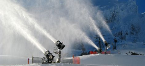 Super PoleCat Snow Guns by SMI Snow Making Machine, Expensive Christmas Gift, Snow Maker, Snow Making, California Waterfalls, Ski Culture, Snow Machine, Construction Engineering, Water Cannon