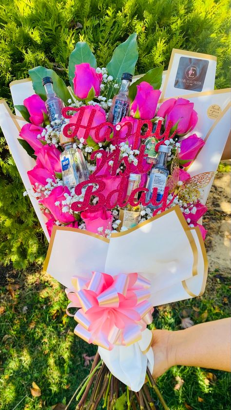 Shots Bouquet Alcohol, Alcohol Flower Bouquet Mini Bottles, Flower Arrangements With Alcohol Bottles, 21 Birthday Bouquet, Bouquet Of Alcohol Mini Bottles, 21 Flower Bouquet, Flower Bouquet With Alcohol, Cute Alcohol Gifts, Shooter Bouquet Alcohol