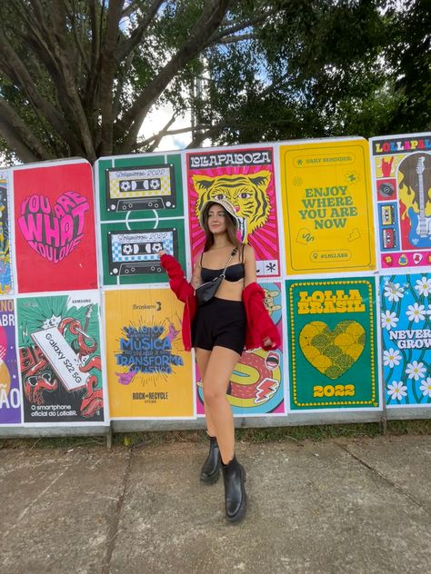 Lollapalooza Party Theme, Music Festival Photo Ideas, Bonnaroo Aesthetic, Festival Photos, Coin Photo, Birthday Props, Selfie Wall, Festival Theme, Rock In Rio