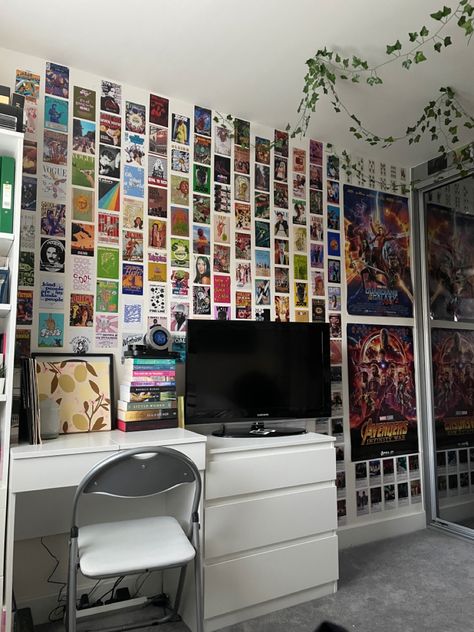 Girly Marvel Bedroom, Marvel Posters On Wall Bedroom, Anime Poster Wall Bedroom Aesthetic, Marvel Photo Wall Collage Bedroom, Anime Wall Posters Bedroom, Marvel Themed Bedroom Aesthetic, Marvel Bedroom Aesthetic, Aesthetic Marvel Room Decor, Bedroom Wall Posters Aesthetic