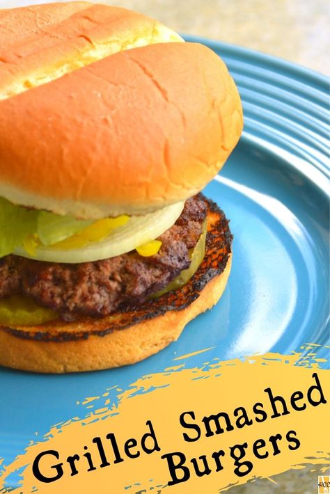 Beef Patties Recipes, Smashed Burgers, Grilled Burger Recipes, Smash Burger Recipe, Ground Beef Chili, Smash Burgers, Healthy Burger, Blackstone Griddle, Grilled Burgers