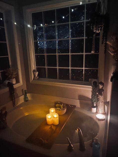 Bathtub Candles Aesthetic, Night Bathroom Aesthetic, Candle Lit Bath Aesthetic, Bath Asthetics Night, Night Bath Aesthetic, Ambient Lighting Bathroom, Night Shower Aesthetic, Grunge Bathroom Aesthetic, Party Bathroom Aesthetic