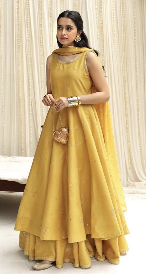 Yellow Anarkali Dress, Farewell Dresses, Yellow Anarkali, Haldi Outfits, Trendy Outfits Indian, Anarkali Dress Pattern, Desi Wear, Traditional Indian Dress, Lawn Suit